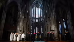 Eindrücke der Kreuzwegandacht am Karfreitag, dem 18. April 2025 aus dem Kölner Dom mit Erzbischof Rainer Maria Kardinal Woelki. / © Nicolas Ottersbach (DR)