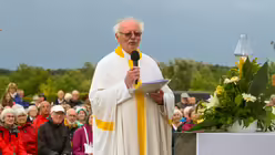 Eindr&uuml;cke des Gottesdienstes, der am 29. August 2025 anl&auml;sslich des 20-j&auml;hrigen Jubil&auml;ums des Weltjugendtags im Erzbistum K&ouml;ln auf dem Papsth&uuml;gel mit Erzbischof Koch stattfand. / &copy; Beatrice Tomasetti (DR)