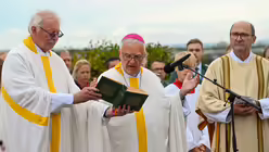 Eindr&uuml;cke des Gottesdienstes, der am 29. August 2025 anl&auml;sslich des 20-j&auml;hrigen Jubil&auml;ums des Weltjugendtags im Erzbistum K&ouml;ln auf dem Papsth&uuml;gel mit Erzbischof Koch stattfand. / &copy; Beatrice Tomasetti (DR)
