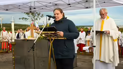 Eindr&uuml;cke des Gottesdienstes, der am 29. August 2025 anl&auml;sslich des 20-j&auml;hrigen Jubil&auml;ums des Weltjugendtags im Erzbistum K&ouml;ln auf dem Papsth&uuml;gel mit Erzbischof Koch stattfand. / &copy; Beatrice Tomasetti (DR)
