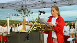 Eindrücke des Gottesdienstes, der am 29. August 2025 anlässlich des 20-jährigen Jubiläums des Weltjugendtags im Erzbistum Köln auf dem Papsthügel mit Erzbischof Koch stattfand. / © Beatrice Tomasetti (DR)