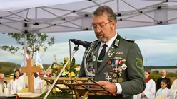 Eindrücke des Gottesdienstes, der am 29. August 2025 anlässlich des 20-jährigen Jubiläums des Weltjugendtags im Erzbistum Köln auf dem Papsthügel mit Erzbischof Koch stattfand. / © Beatrice Tomasetti (DR)