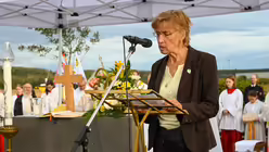 Eindr&uuml;cke des Gottesdienstes, der am 29. August 2025 anl&auml;sslich des 20-j&auml;hrigen Jubil&auml;ums des Weltjugendtags im Erzbistum K&ouml;ln auf dem Papsth&uuml;gel mit Erzbischof Koch stattfand. / &copy; Beatrice Tomasetti (DR)