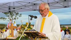 Eindr&uuml;cke des Gottesdienstes, der am 29. August 2025 anl&auml;sslich des 20-j&auml;hrigen Jubil&auml;ums des Weltjugendtags im Erzbistum K&ouml;ln auf dem Papsth&uuml;gel mit Erzbischof Koch stattfand. / &copy; Beatrice Tomasetti (DR)