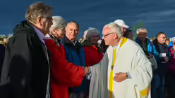 Eindr&uuml;cke des Gottesdienstes, der am 29. August 2025 anl&auml;sslich des 20-j&auml;hrigen Jubil&auml;ums des Weltjugendtags im Erzbistum K&ouml;ln auf dem Papsth&uuml;gel mit Erzbischof Koch stattfand. / &copy; Beatrice Tomasetti (DR)