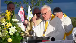 Eindrücke des Gottesdienstes, der am 29. August 2025 anlässlich des 20-jährigen Jubiläums des Weltjugendtags im Erzbistum Köln auf dem Papsthügel mit Erzbischof Koch stattfand. / © Beatrice Tomasetti (DR)