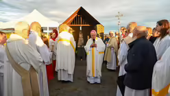 Eindrücke des Gottesdienstes, der am 29. August 2025 anlässlich des 20-jährigen Jubiläums des Weltjugendtags im Erzbistum Köln auf dem Papsthügel mit Erzbischof Koch stattfand. / © Beatrice Tomasetti (DR)