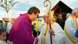 Eindrücke des Gottesdienstes, der am 29. August 2025 anlässlich des 20-jährigen Jubiläums des Weltjugendtags im Erzbistum Köln auf dem Papsthügel mit Erzbischof Koch stattfand. / © Beatrice Tomasetti (DR)