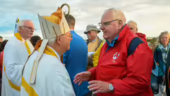 Eindr&uuml;cke des Gottesdienstes, der am 29. August 2025 anl&auml;sslich des 20-j&auml;hrigen Jubil&auml;ums des Weltjugendtags im Erzbistum K&ouml;ln auf dem Papsth&uuml;gel mit Erzbischof Koch stattfand. / &copy; Beatrice Tomasetti (DR)
