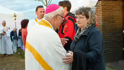 Eindr&uuml;cke des Gottesdienstes, der am 29. August 2025 anl&auml;sslich des 20-j&auml;hrigen Jubil&auml;ums des Weltjugendtags im Erzbistum K&ouml;ln auf dem Papsth&uuml;gel mit Erzbischof Koch stattfand. / &copy; Beatrice Tomasetti (DR)