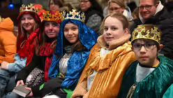 Bilder der di&ouml;zesanen Aussendungsfeier der Sternsinger f&uuml;r das Erzbistum K&ouml;ln am Samstag, dem 27. Dezember 2025, im K&ouml;lner Dom mit dem Erzbischof von K&ouml;ln, Rainer Maria Kardinal Woelki. / &copy; Beatrice Tomasetti (DR)
