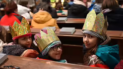 Bilder der di&ouml;zesanen Aussendungsfeier der Sternsinger f&uuml;r das Erzbistum K&ouml;ln am Samstag, dem 27. Dezember 2025, im K&ouml;lner Dom mit dem Erzbischof von K&ouml;ln, Rainer Maria Kardinal Woelki. / &copy; Beatrice Tomasetti (DR)