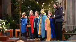Bilder der di&ouml;zesanen Aussendungsfeier der Sternsinger f&uuml;r das Erzbistum K&ouml;ln am Samstag, dem 27. Dezember 2025, im K&ouml;lner Dom mit dem Erzbischof von K&ouml;ln, Rainer Maria Kardinal Woelki. / &copy; Beatrice Tomasetti (DR)