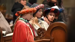 Bilder der di&ouml;zesanen Aussendungsfeier der Sternsinger f&uuml;r das Erzbistum K&ouml;ln am Samstag, dem 27. Dezember 2025, im K&ouml;lner Dom mit dem Erzbischof von K&ouml;ln, Rainer Maria Kardinal Woelki. / &copy; Beatrice Tomasetti (DR)