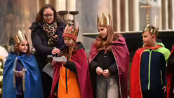 Bilder der di&ouml;zesanen Aussendungsfeier der Sternsinger f&uuml;r das Erzbistum K&ouml;ln am Samstag, dem 27. Dezember 2025, im K&ouml;lner Dom mit dem Erzbischof von K&ouml;ln, Rainer Maria Kardinal Woelki. / &copy; Beatrice Tomasetti (DR)