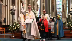Bilder der di&ouml;zesanen Aussendungsfeier der Sternsinger f&uuml;r das Erzbistum K&ouml;ln am Samstag, dem 27. Dezember 2025, im K&ouml;lner Dom mit dem Erzbischof von K&ouml;ln, Rainer Maria Kardinal Woelki. / &copy; Beatrice Tomasetti (DR)