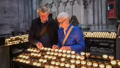 Große Dankbarkeit für das Pontifikat von Franziskus empfinden Gabriele Meurer und Hans-Dieter Lingenberg aus Brühl. / © Beatrice Tomasetti (DR)