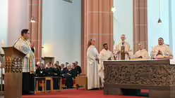Eindrücke von der Diakonenweihe von vier Seminaristen durch den Kölner Weihbischof Ansgar Puff am Dreifaltigkeitssonntag 2025 in der Euskirchener Herz-Jesu-Kirche. / © Beatrice Tomasetti (DR)