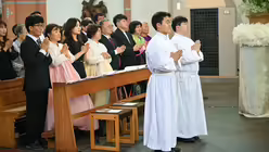 Eindrücke von der Diakonenweihe von vier Seminaristen durch den Kölner Weihbischof Ansgar Puff am Dreifaltigkeitssonntag 2025 in der Euskirchener Herz-Jesu-Kirche. / © Beatrice Tomasetti (DR)