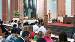 Eindrücke von der Diakonenweihe von vier Seminaristen durch den Kölner Weihbischof Ansgar Puff am Dreifaltigkeitssonntag 2025 in der Euskirchener Herz-Jesu-Kirche. / © Beatrice Tomasetti (DR)