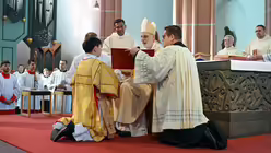 Eindrücke von der Diakonenweihe von vier Seminaristen durch den Kölner Weihbischof Ansgar Puff am Dreifaltigkeitssonntag 2025 in der Euskirchener Herz-Jesu-Kirche. / © Beatrice Tomasetti (DR)