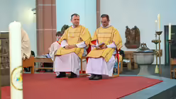 Eindrücke von der Diakonenweihe von vier Seminaristen durch den Kölner Weihbischof Ansgar Puff am Dreifaltigkeitssonntag 2025 in der Euskirchener Herz-Jesu-Kirche. / © Beatrice Tomasetti (DR)