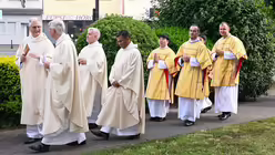 Eindrücke von der Diakonenweihe von vier Seminaristen durch den Kölner Weihbischof Ansgar Puff am Dreifaltigkeitssonntag 2025 in der Euskirchener Herz-Jesu-Kirche. / © Beatrice Tomasetti (DR)