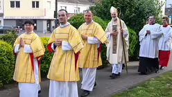 Eindrücke von der Diakonenweihe von vier Seminaristen durch den Kölner Weihbischof Ansgar Puff am Dreifaltigkeitssonntag 2025 in der Euskirchener Herz-Jesu-Kirche. / © Beatrice Tomasetti (DR)
