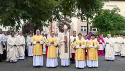 Eindrücke von der Diakonenweihe von vier Seminaristen durch den Kölner Weihbischof Ansgar Puff am Dreifaltigkeitssonntag 2025 in der Euskirchener Herz-Jesu-Kirche. / © Beatrice Tomasetti (DR)