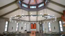 Blick in den von Paul Nagel gestalteten Kapellenraum. / © Beatrice Tomasetti (DR)