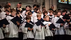 Eindrücke der Karfreitagsliturgie zur Feier vom Leiden und Sterben Christi am 18. April 2025 aus dem Kölner Dom mit Erzbischof Rainer Maria Kardinal Woelki. / © Nicolas Ottersbach (DR)