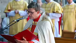 Eindrücke aus dem Pontifikalamt auf dem Roncalliplatz mit dem Kölner Erzbischof Rainer Maria Kardinal Woelki und der Prozession zum Hochfest Fronleichnam am 19. Juni 2025. / © Beatrice Tomasetti (DR)