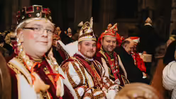 Eindrücke des ökumenischen Gottesdienstes für Kölner Karnevalisten aus dem Kölner Dom für mit Stadtdechant Robert Kleine und Stadtsuperintendent Bernhard Seiger zur Karnevalssession 2025 am Abend des 8. Januar 2025. / © Nicolas Otterbach (DR)