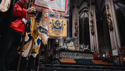 Eindrücke des ökumenischen Gottesdienstes für Kölner Karnevalisten aus dem Kölner Dom für mit Stadtdechant Robert Kleine und Stadtsuperintendent Bernhard Seiger zur Karnevalssession 2025 am Abend des 8. Januar 2025. / © Nicolas Otterbach (DR)