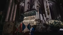 Eindrücke des ökumenischen Gottesdienstes für Kölner Karnevalisten aus dem Kölner Dom für mit Stadtdechant Robert Kleine und Stadtsuperintendent Bernhard Seiger zur Karnevalssession 2025 am Abend des 8. Januar 2025. / © Nicolas Otterbach (DR)