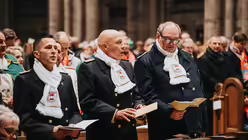 Eindrücke des ökumenischen Gottesdienstes für Kölner Karnevalisten aus dem Kölner Dom für mit Stadtdechant Robert Kleine und Stadtsuperintendent Bernhard Seiger zur Karnevalssession 2025 am Abend des 8. Januar 2025. / © Nicolas Otterbach (DR)