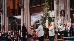 Eindrücke des ökumenischen Gottesdienstes für Kölner Karnevalisten aus dem Kölner Dom für mit Stadtdechant Robert Kleine und Stadtsuperintendent Bernhard Seiger zur Karnevalssession 2025 am Abend des 8. Januar 2025. / © Nicolas Otterbach (DR)