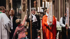 Eindrücke des ökumenischen Gottesdienstes für Kölner Karnevalisten aus dem Kölner Dom für mit Stadtdechant Robert Kleine und Stadtsuperintendent Bernhard Seiger zur Karnevalssession 2025 am Abend des 8. Januar 2025. / © Nicolas Otterbach (DR)