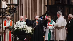 Eindrücke des ökumenischen Gottesdienstes für Kölner Karnevalisten aus dem Kölner Dom für mit Stadtdechant Robert Kleine und Stadtsuperintendent Bernhard Seiger zur Karnevalssession 2025 am Abend des 8. Januar 2025. / © Nicolas Otterbach (DR)