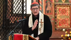 Erzbischof Woelki erteilt den Wallfahrtssegen. / © Beatrice Tomasetti (DR)