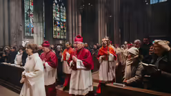 Pontifikalamt am ersten Weihnachtstag 2024 mit Kardinal Woelki / © Nicolas Ottersbach (DR)