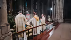 Pontifikalamt am ersten Weihnachtstag 2024 mit Kardinal Woelki / © Nicolas Ottersbach (DR)