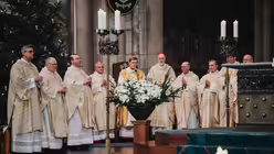 Pontifikalamt am ersten Weihnachtstag 2024 mit Kardinal Woelki / © Nicolas Ottersbach (DR)