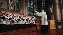 Pontifikalamt am ersten Weihnachtstag 2024 mit Kardinal Woelki / © Nicolas Ottersbach (DR)