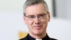 Bischof Wilmer am Dienstag in W&uuml;rzburg / &copy; Daniel L&ouml;b (dpa)