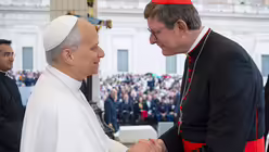 Herzliches Wiedersehen: Kardinal Woelki traf in Rom auf Papst Leo XIV. / © Vatican Media/Romano Siciliani (KNA)