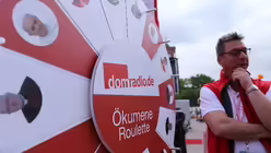 Am Glücksrad. / © Martin Biallas (DR)