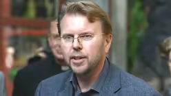 Pressekonferenz vor der Einweihung des Richter-Fensters: Stephan Diederich (Museum Ludwig) / &copy; Alexander Foxius (DR)