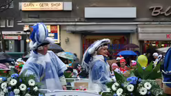Tanzpaar der Blauen Funken im Regen / &copy; Alexander Foxius (DR)