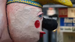 Zeichen des Protests: Die schwarze Pappnase / &copy; Alexander Foxius (DR)